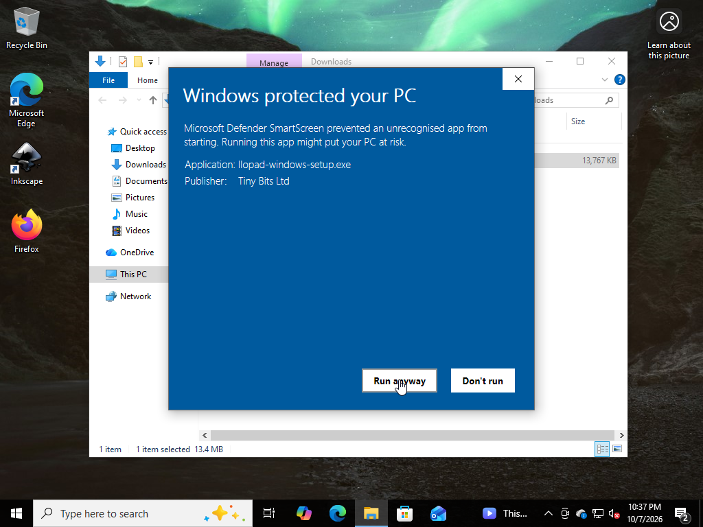 SmartScreen expanded showing Ilopad-windows-setup.exe and the publisher Tiny Bits Ltd with a Run anyway button